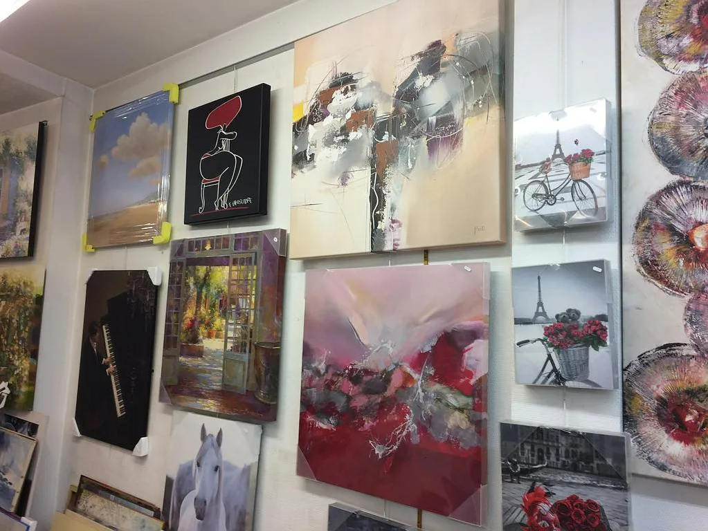 Cadres exposés au mur