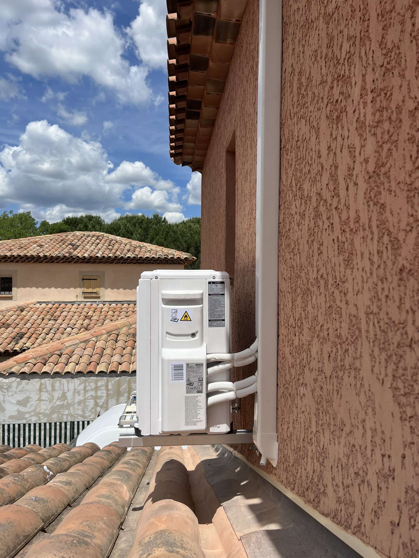 Le côté d'une pompe à chaleur