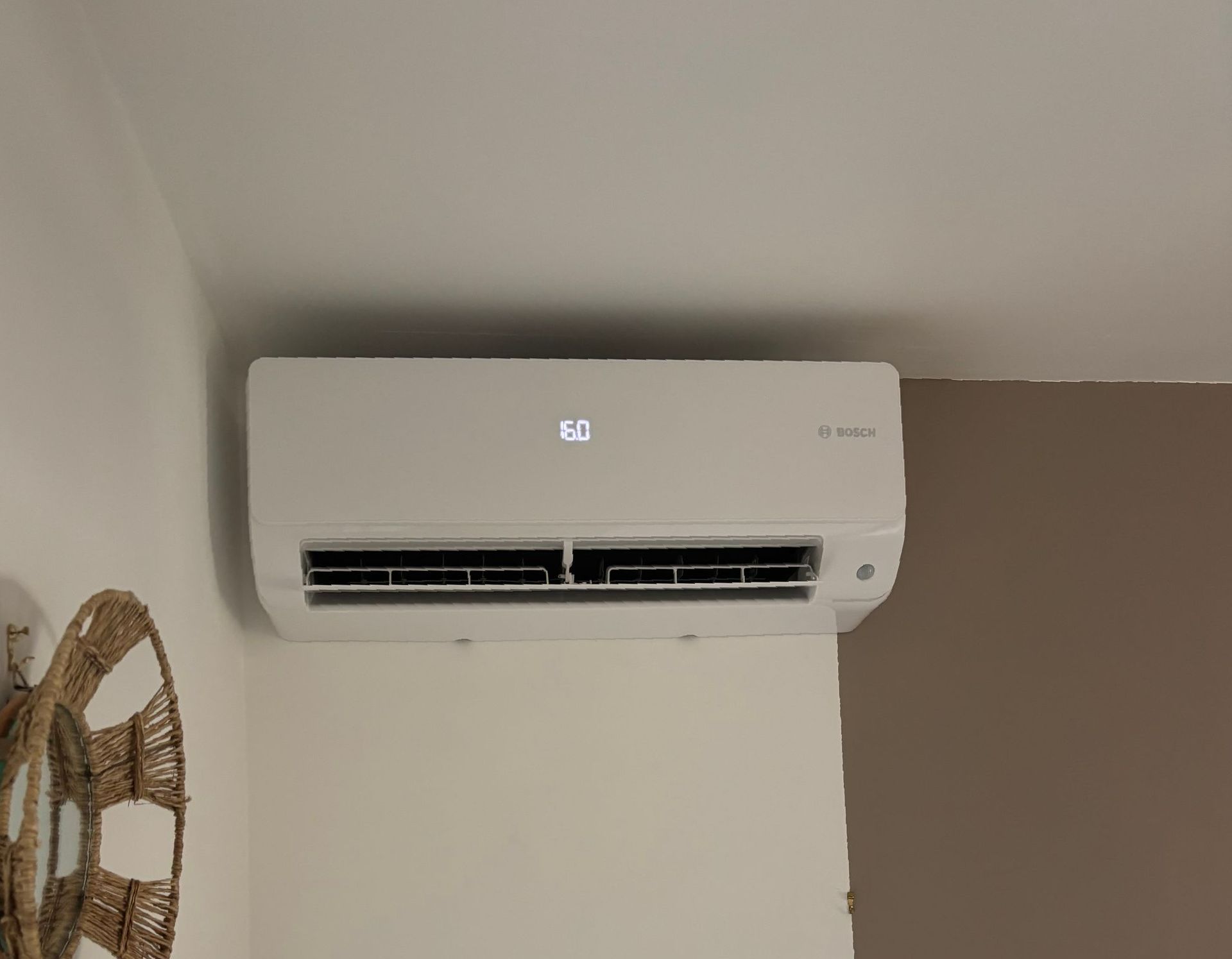 Un système de climatisation allumé