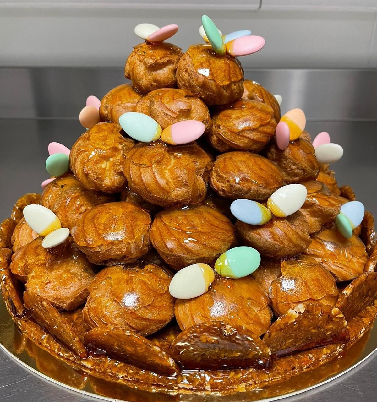 Timbale de choux sur assiette nougatine