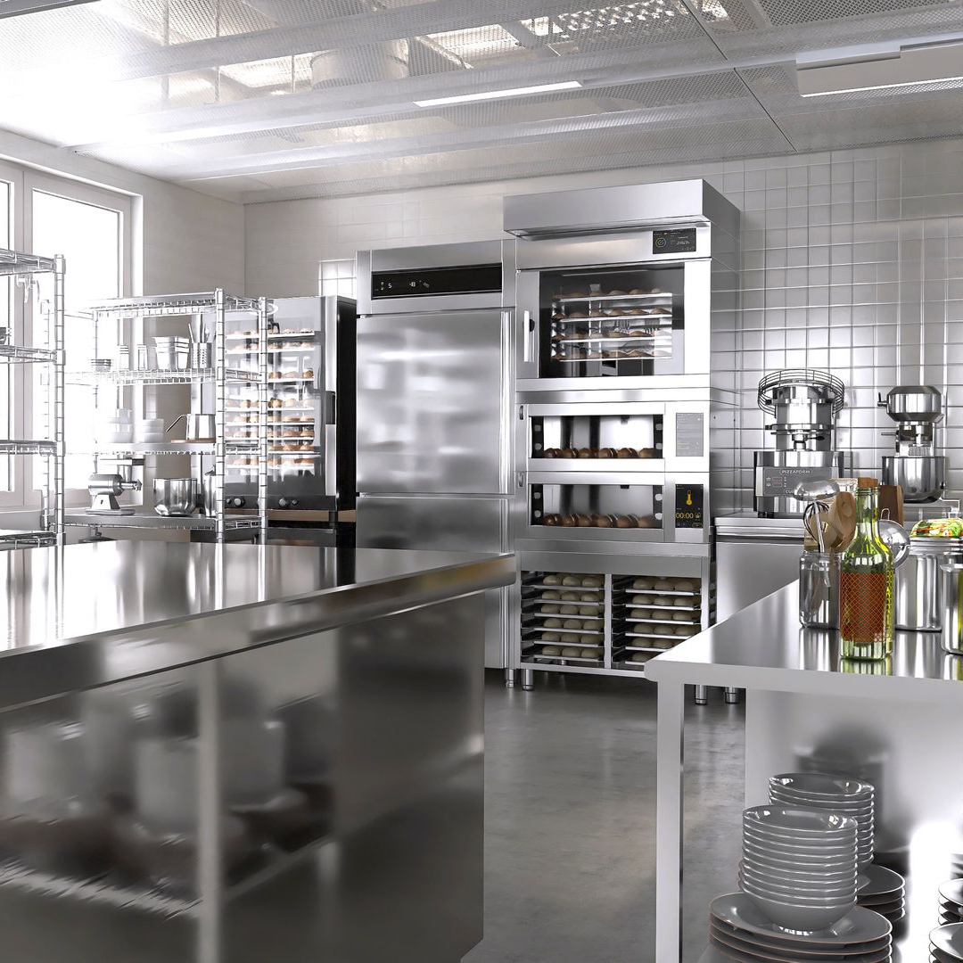 Cuisine commerciale moderne en acier inoxydable avec comptoirs, fours et bouteilles en verre sur une table de préparation