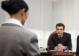 Díaz Alberdi Abogados mujer hablando con abogado