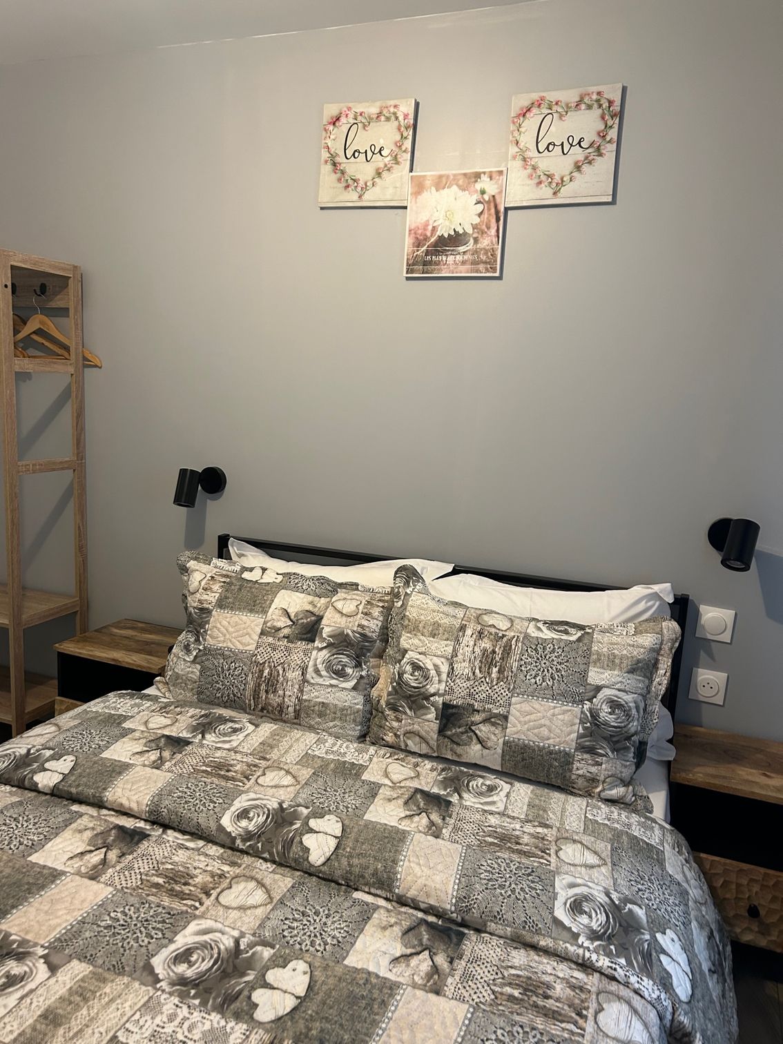 Photo d'un lit double d'une chambre de l'hôtel