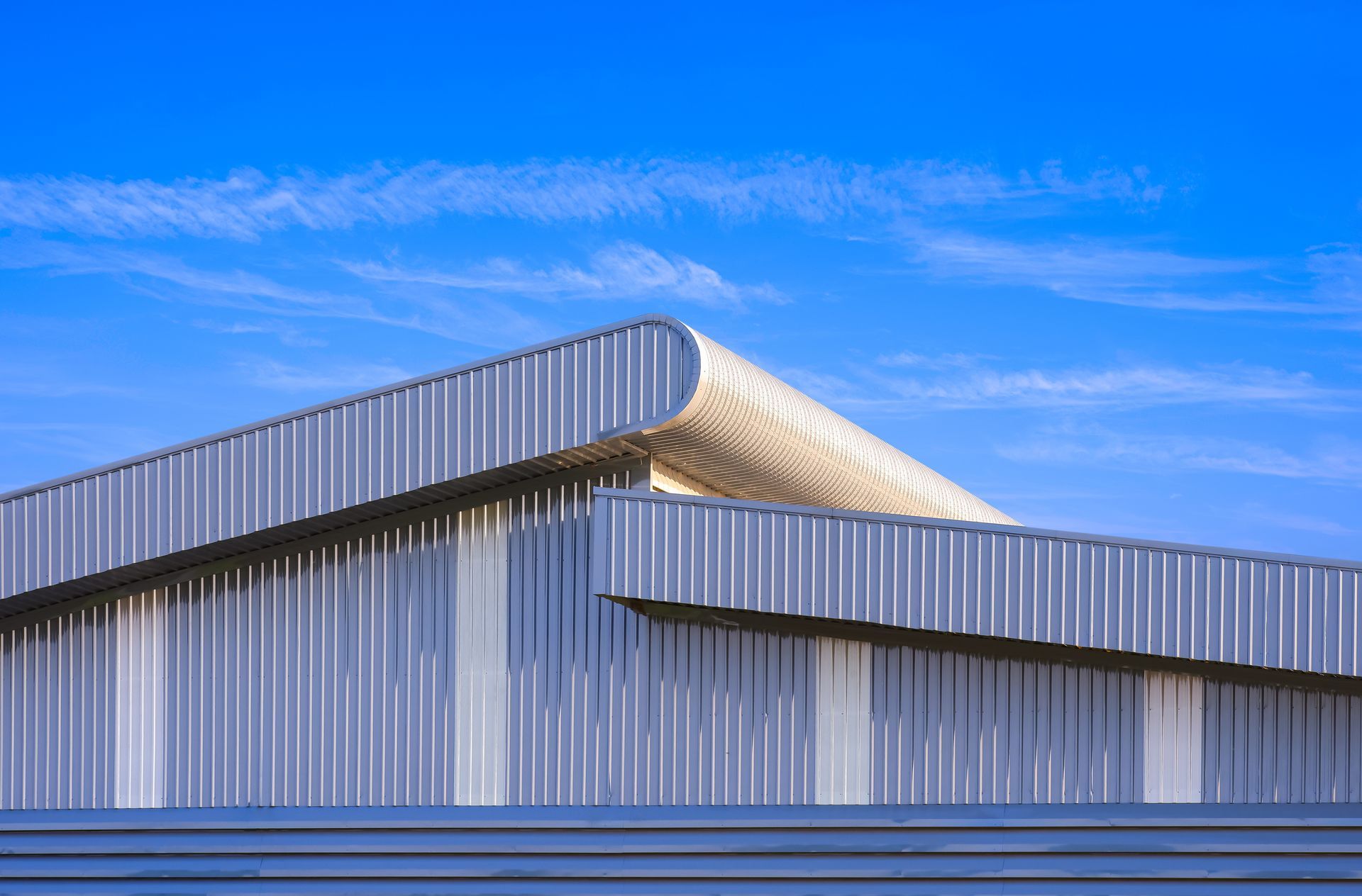 Bâtiment industriel avec un bardage en aluminium