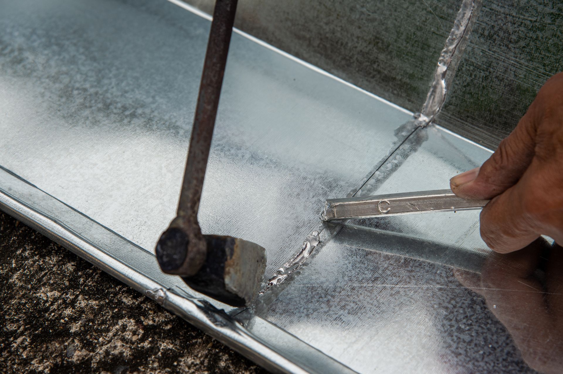 Soudure sur une gouttière en aluminium