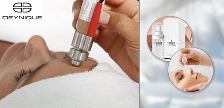Eine Frau bekommt in einem Spa eine Gesichtsbehandlung.