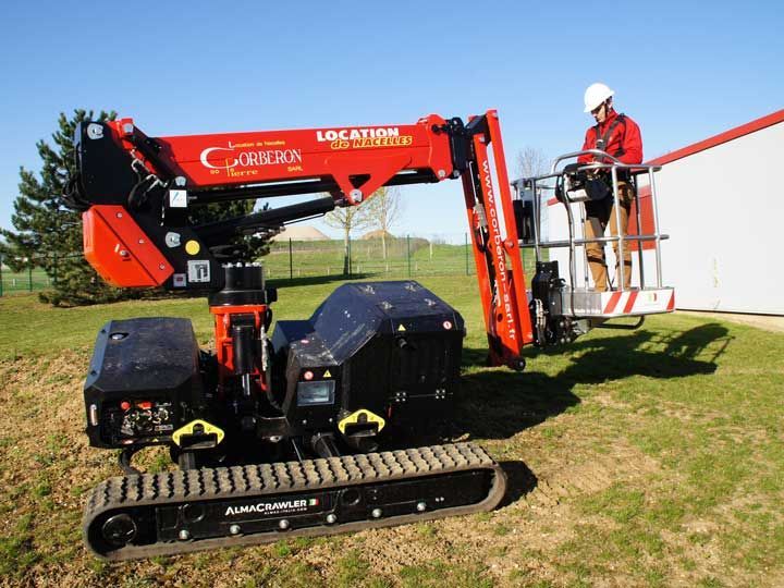 Nacelle automotrice avec du personnel dedans