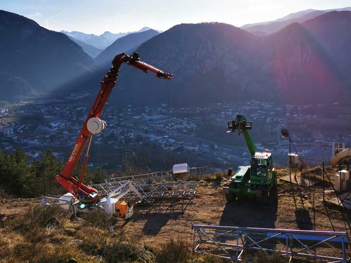 Véhicules de Corberon Pierre sur une colline