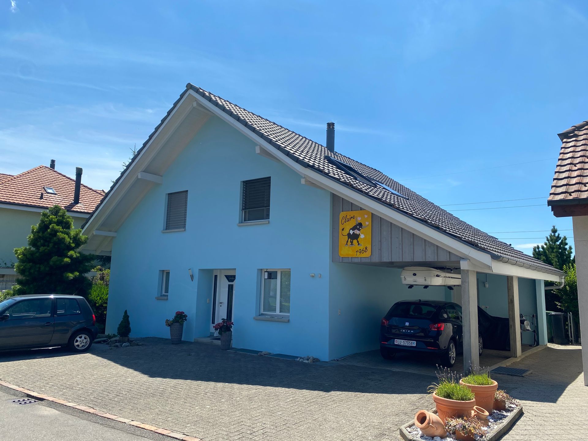 Fassadenrenovation blau