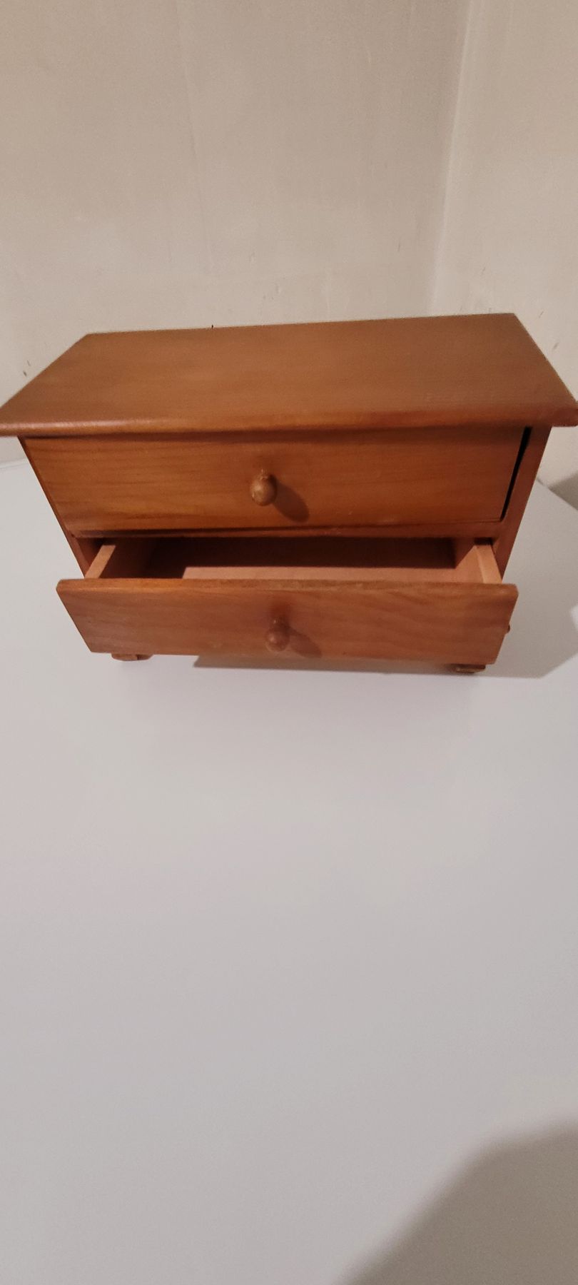 Petite commode en bois