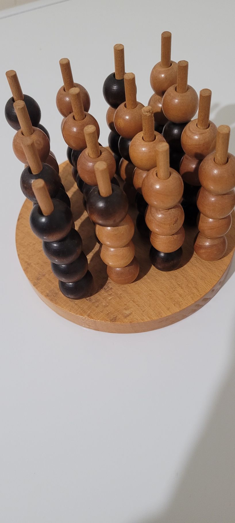 Jeu de société avec des boules en bois