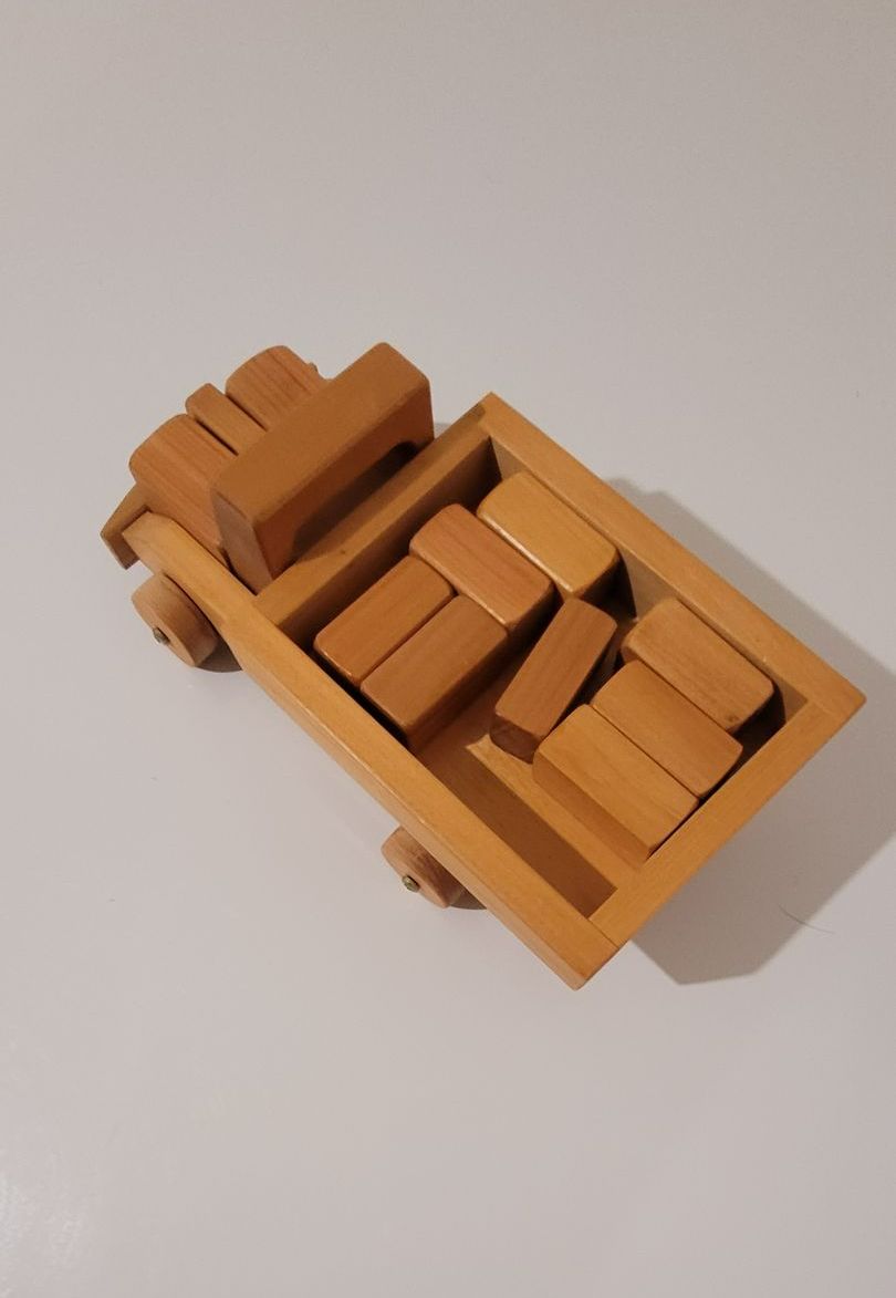 Camion en bois