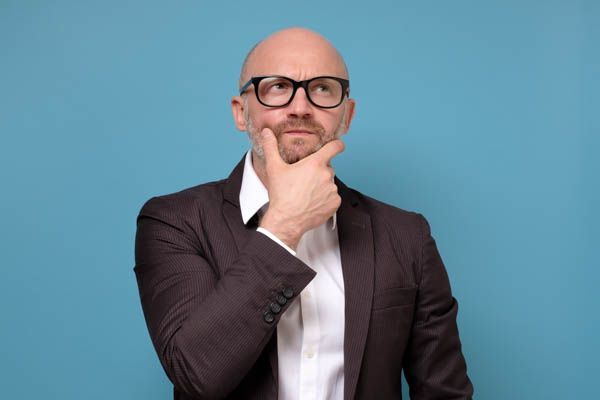 Mann mit Sacco