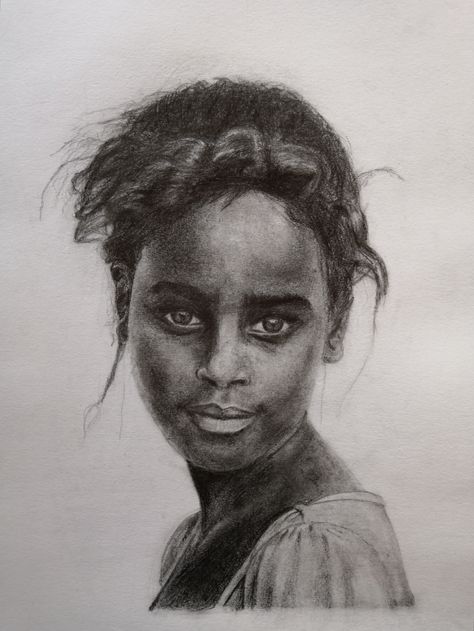 Une dessin d'un femme avec de longs cheveux