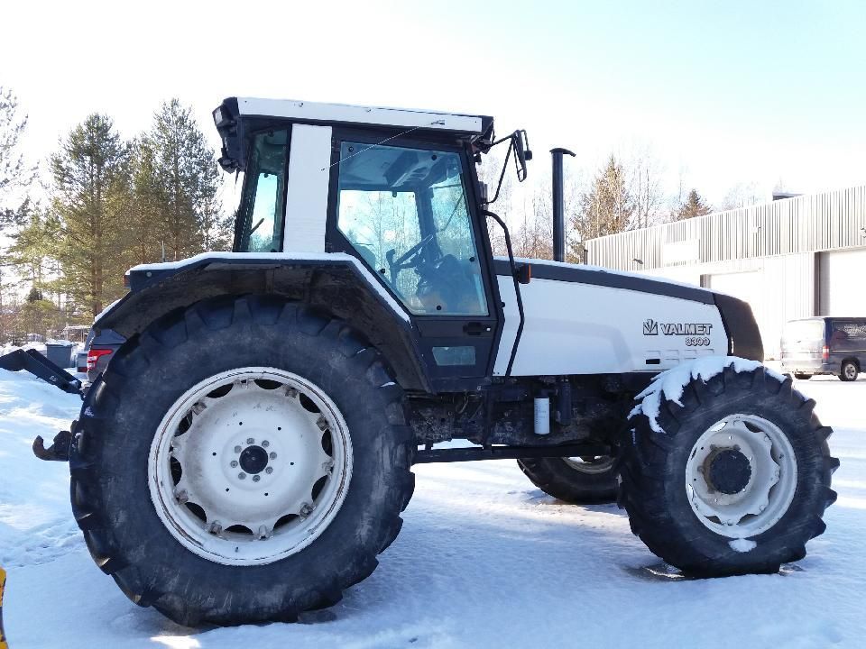 huollettu Valmetin traktori