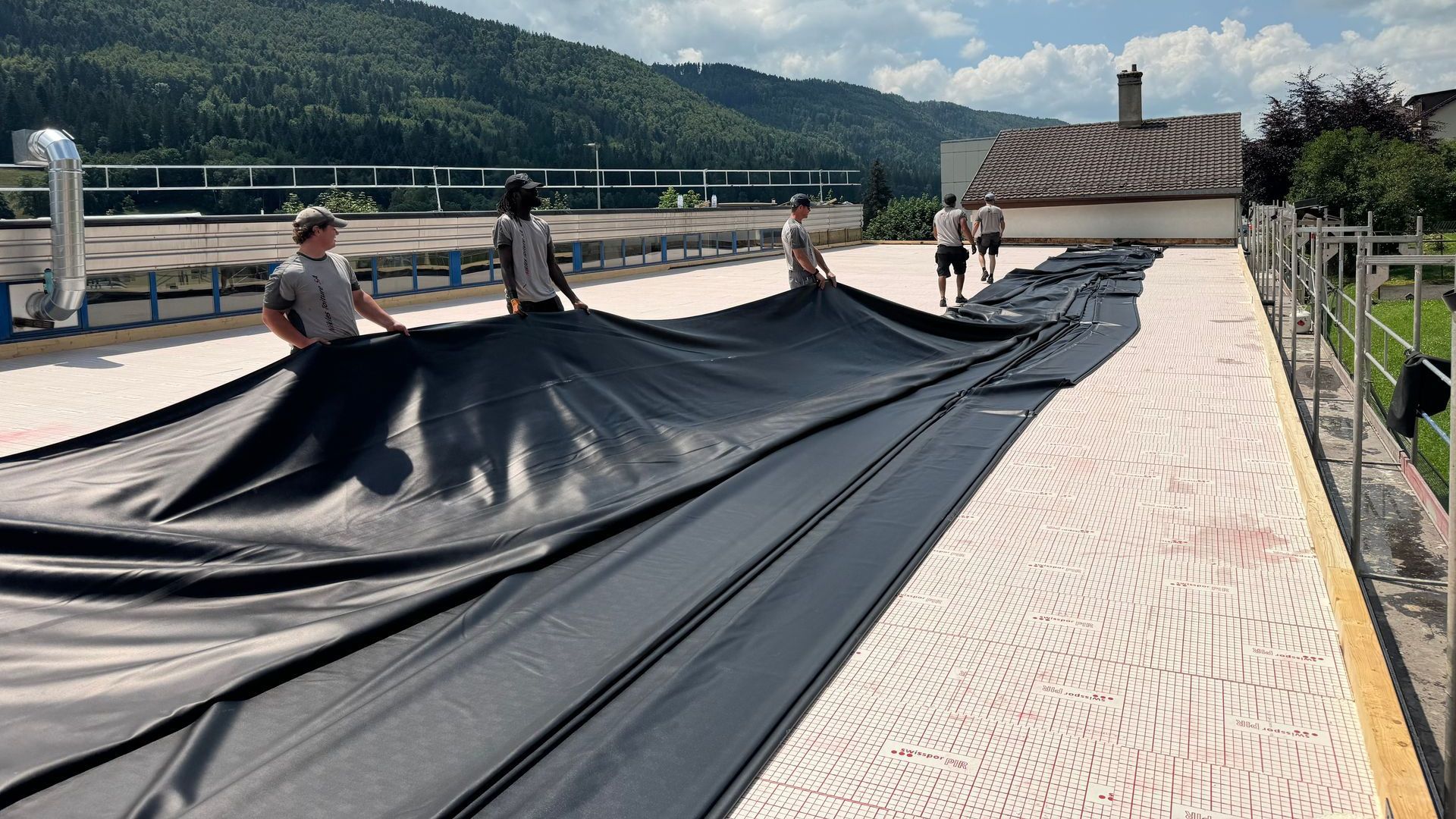 Travaux de couverture sur toit plat par Nikles Toiture SA