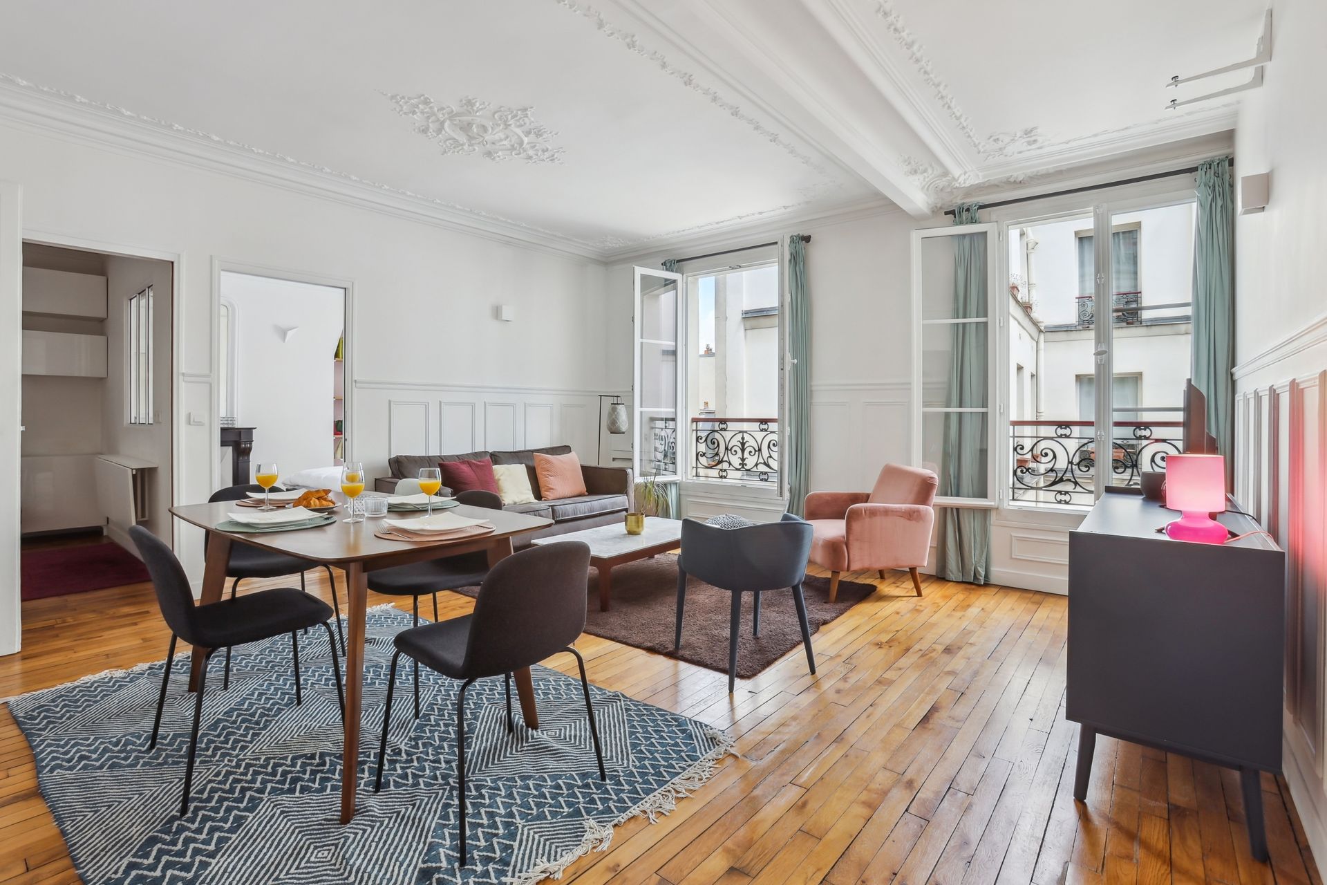 Living room of Elegant 3BR Flat - Heart of St-Germain & Odeon
