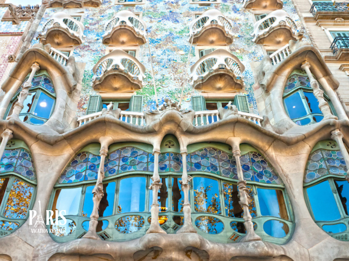 Neoclassical details alongside Art Nouveau and Art Deco elements paris