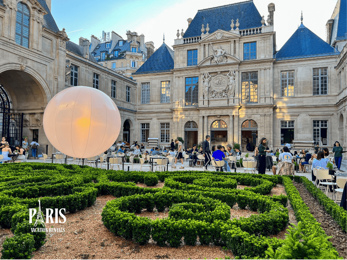 Paris Le marais Perfect for Couples, Families, and Solo Travellers