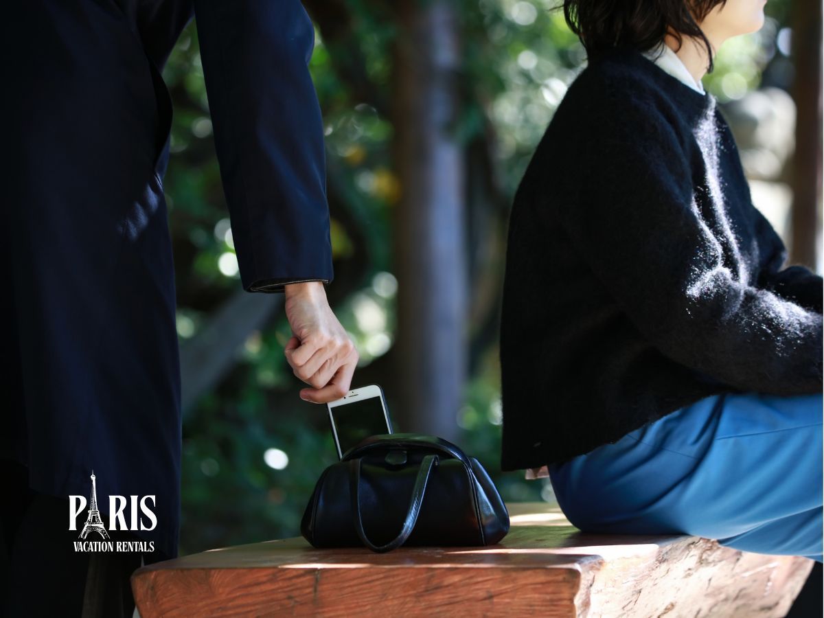 Phone theft in Paris