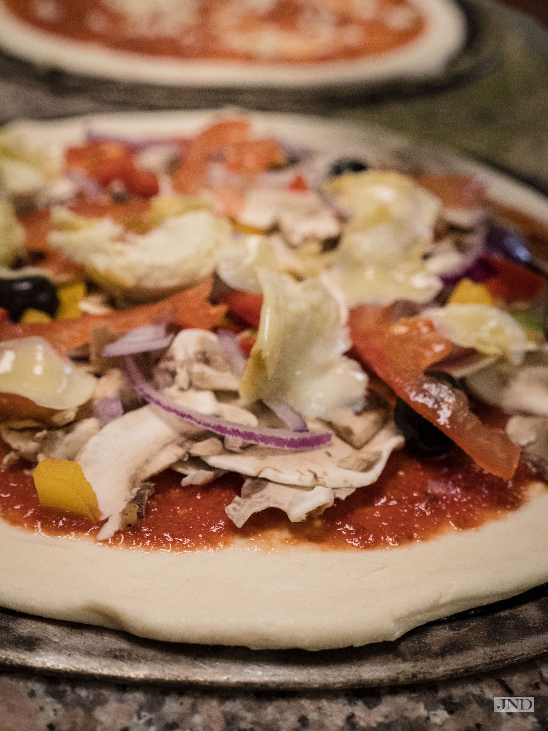 Pizza à la tomate et au jambon