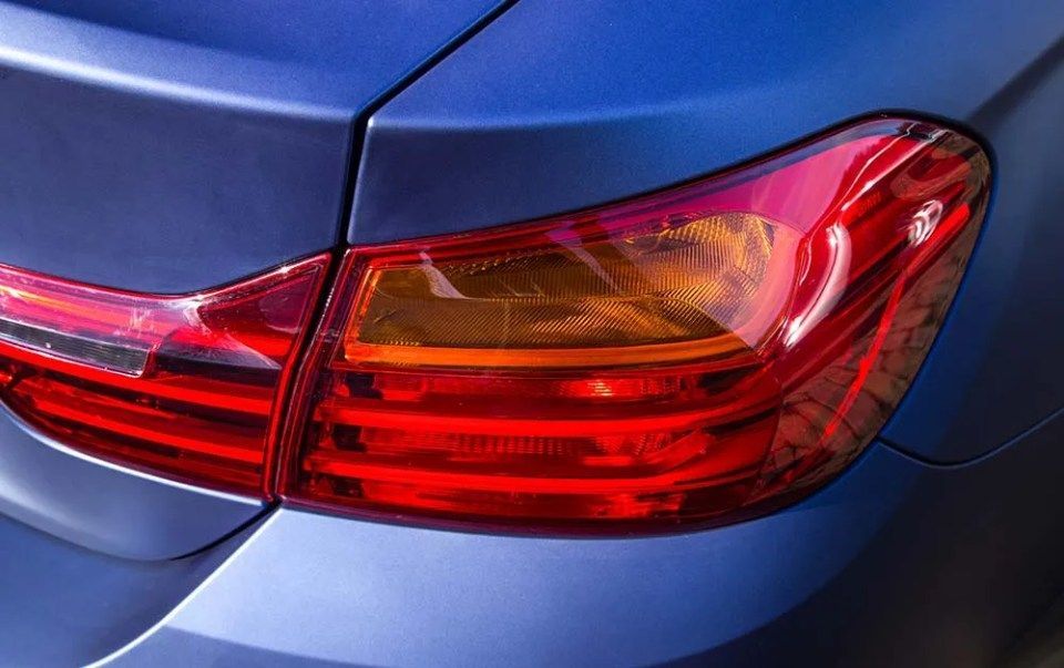 Folierung eines Autos, durchgeführt von der Autoglastechnik Robert Gigl GmbH