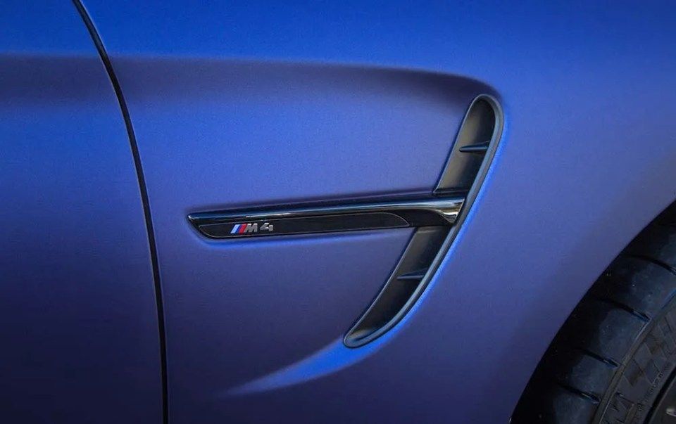 Folierung eines Autos, durchgeführt von der Autoglastechnik Robert Gigl GmbH