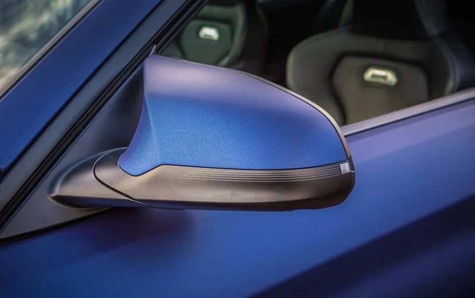 Folierung eines Autos, durchgeführt von der Autoglastechnik Robert Gigl GmbH