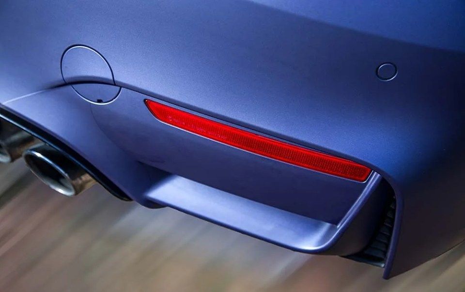 Folierung eines Autos, durchgeführt von der Autoglastechnik Robert Gigl GmbH