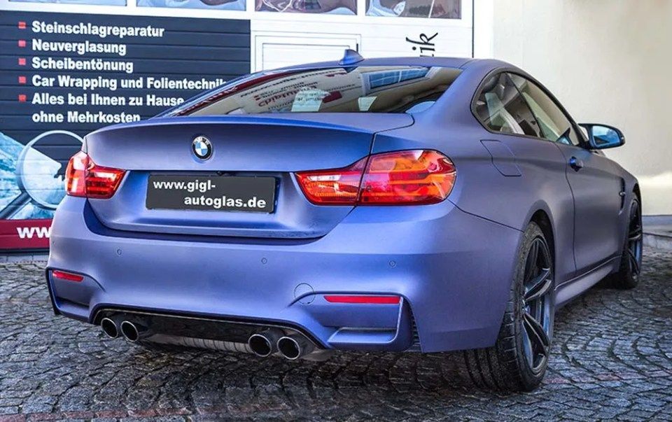 Folierung eines Autos, durchgeführt von der Autoglastechnik Robert Gigl GmbH