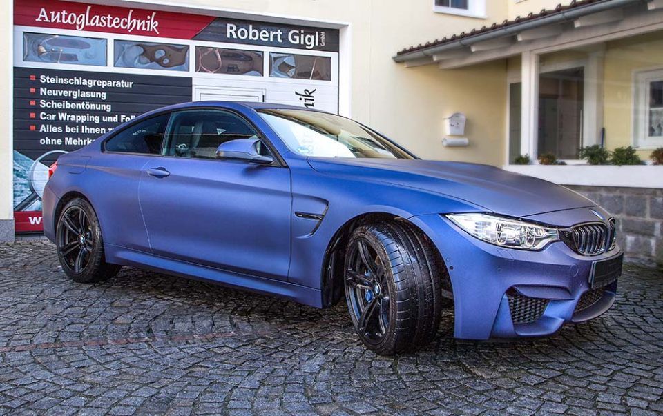 Folierung eines Autos, durchgeführt von der Autoglastechnik Robert Gigl GmbH