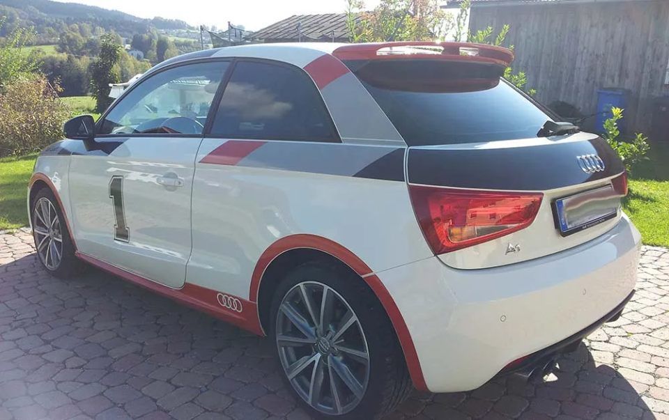 Folierung eines Autos, durchgeführt von der Autoglastechnik Robert Gigl GmbH