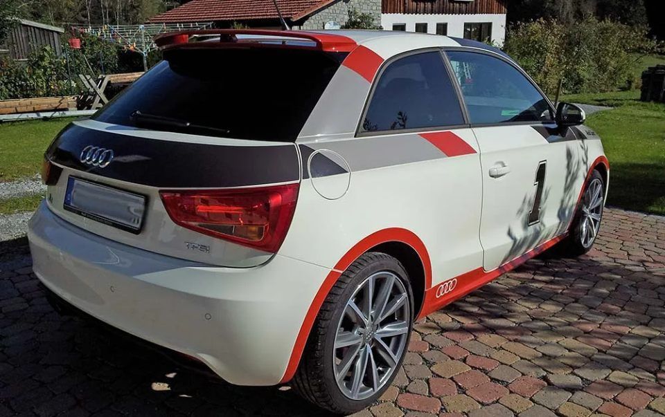 Folierung eines Autos, durchgeführt von der Autoglastechnik Robert Gigl GmbH