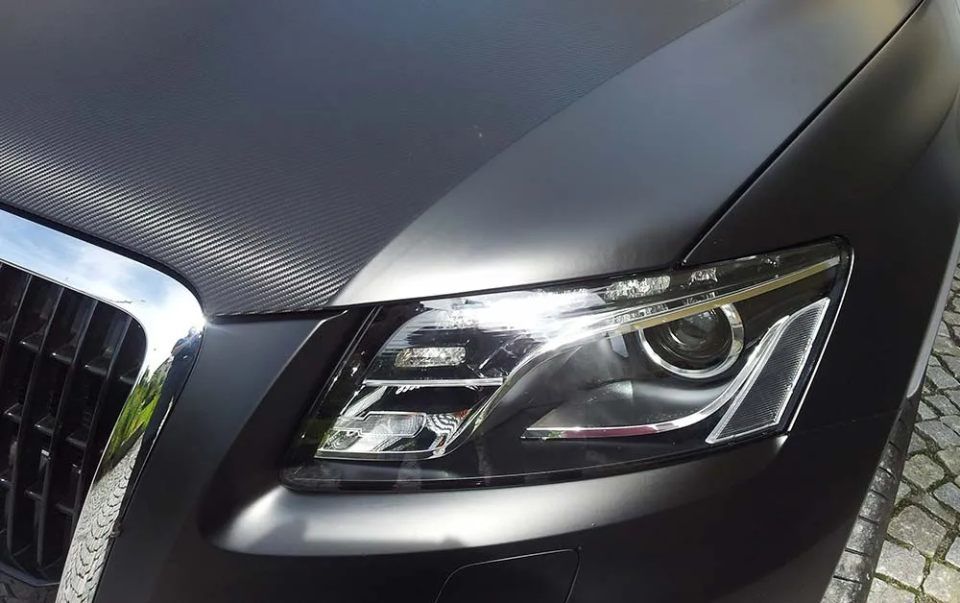 Folierung eines Autos, durchgeführt von der Autoglastechnik Robert Gigl GmbH