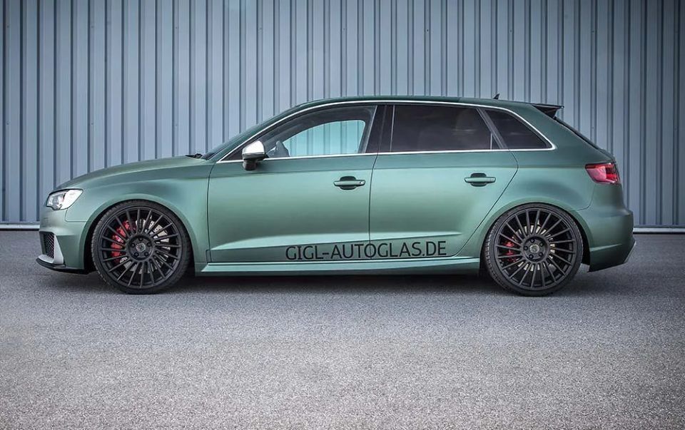 Folierung eines Autos, durchgeführt von der Autoglastechnik Robert Gigl GmbH