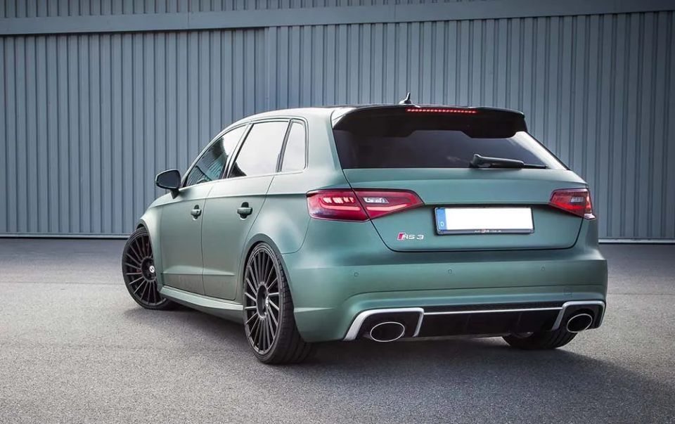 Folierung eines Autos, durchgeführt von der Autoglastechnik Robert Gigl GmbH