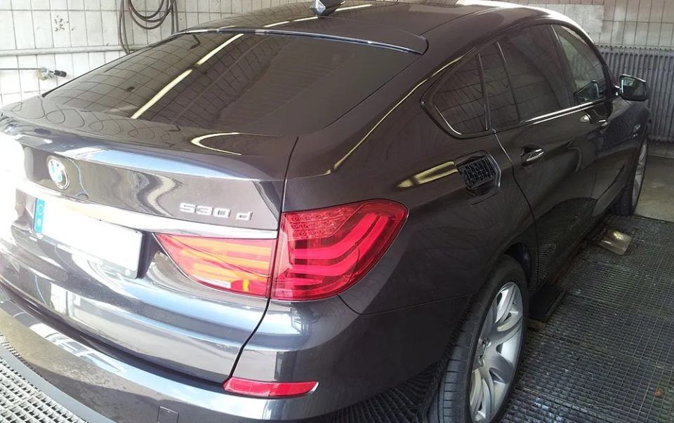 Lackiertes Autos, durchgeführt von der Autoglastechnik Robert Gigl GmbH