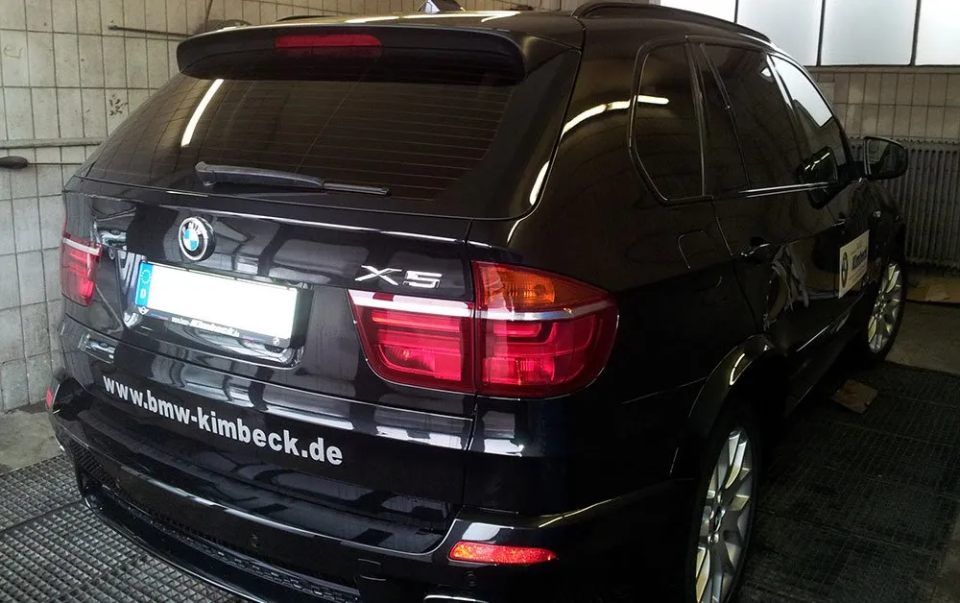 Lackiertes Autos, durchgeführt von der Autoglastechnik Robert Gigl GmbH