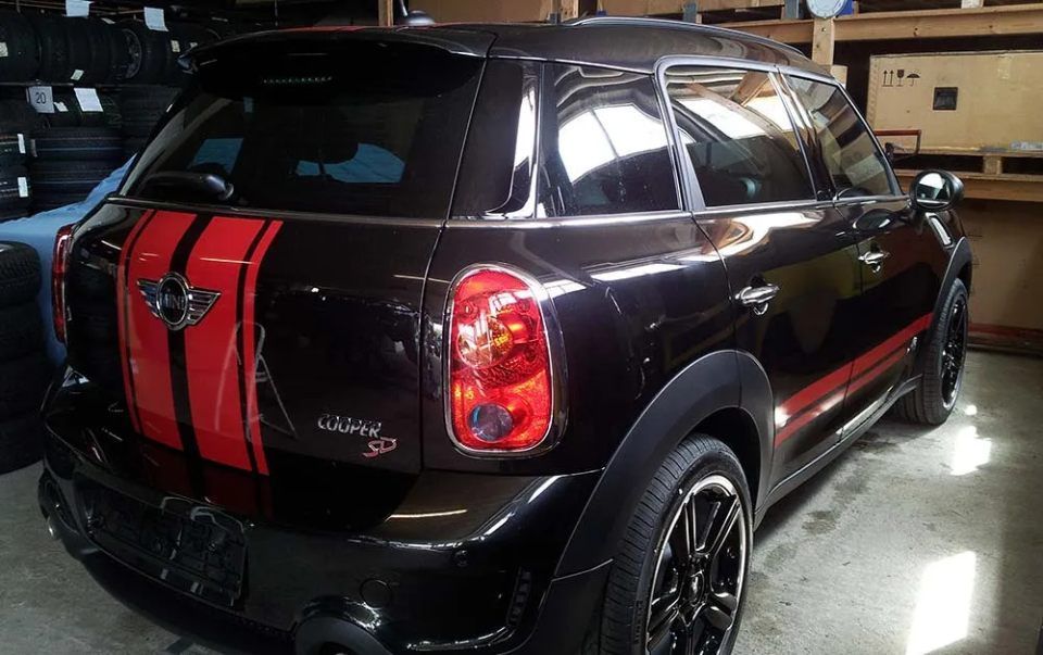 Lackiertes Autos, durchgeführt von der Autoglastechnik Robert Gigl GmbH