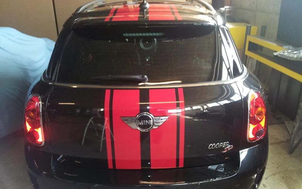 Lackiertes Autos, durchgeführt von der Autoglastechnik Robert Gigl GmbH