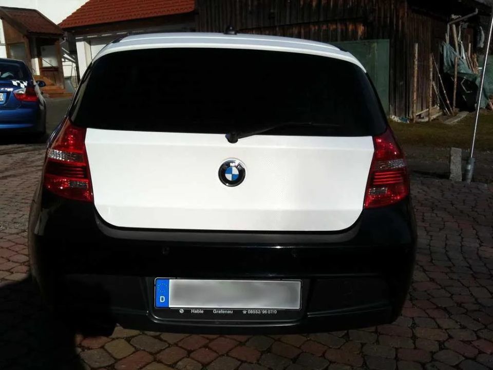 Lackiertes Autos, durchgeführt von der Autoglastechnik Robert Gigl GmbH