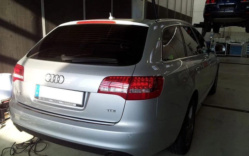 Lackiertes Autos, durchgeführt von der Autoglastechnik Robert Gigl GmbH