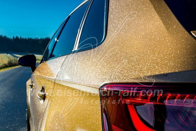 Folierung eines Autos, durchgeführt von der Autoglastechnik Robert Gigl GmbH