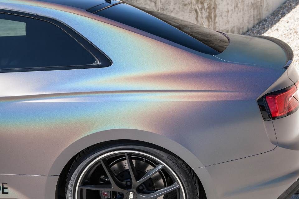 Folierung eines Autos, durchgeführt von der Autoglastechnik Robert Gigl GmbH