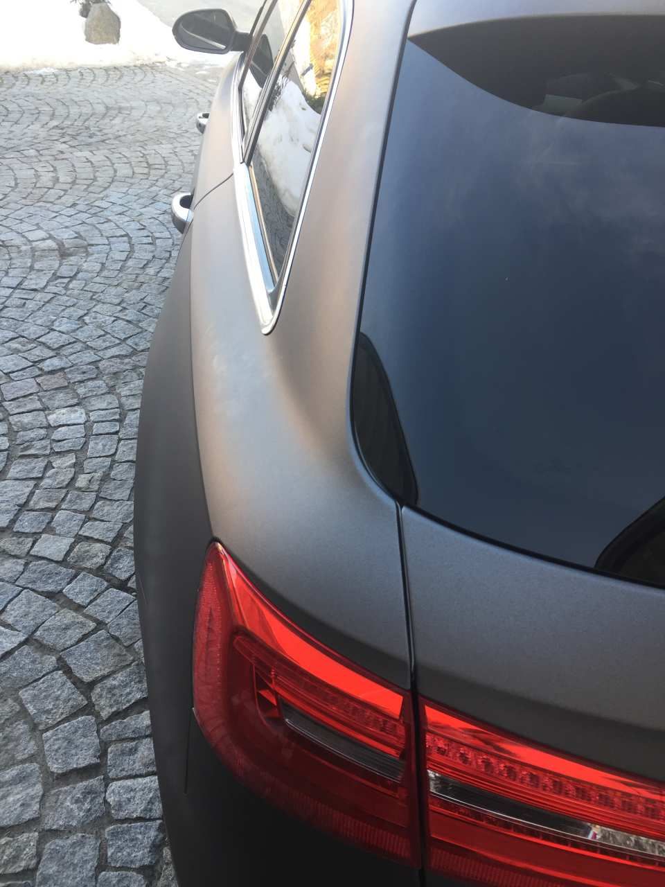 Folierung eines Autos, durchgeführt von der Autoglastechnik Robert Gigl GmbH