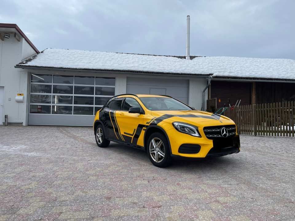 Folierung eines Autos, durchgeführt von der Autoglastechnik Robert Gigl GmbH