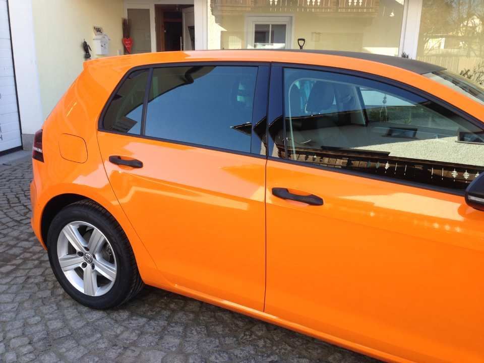 Folierung eines Autos, durchgeführt von der Autoglastechnik Robert Gigl GmbH