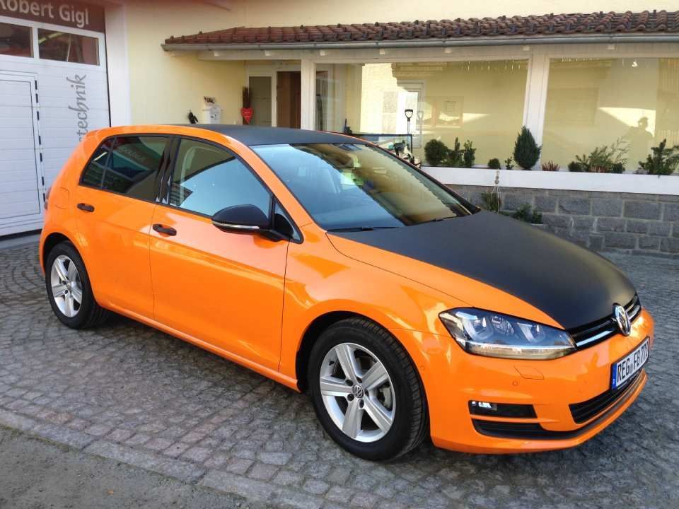 Folierung eines Autos, durchgeführt von der Autoglastechnik Robert Gigl GmbH