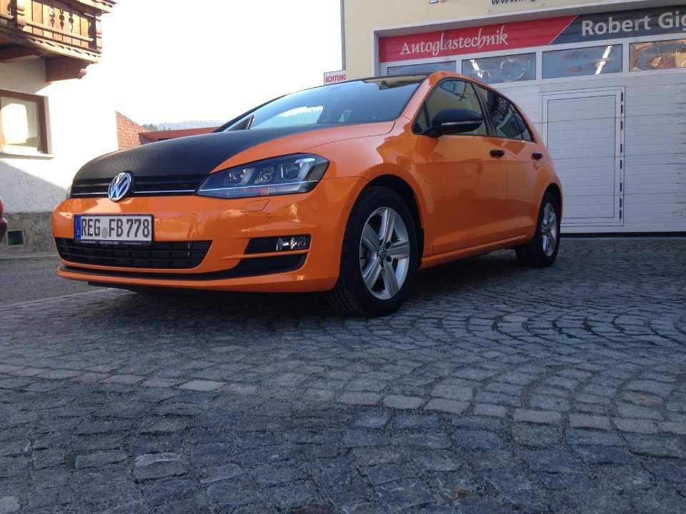 Folierung eines Autos, durchgeführt von der Autoglastechnik Robert Gigl GmbH