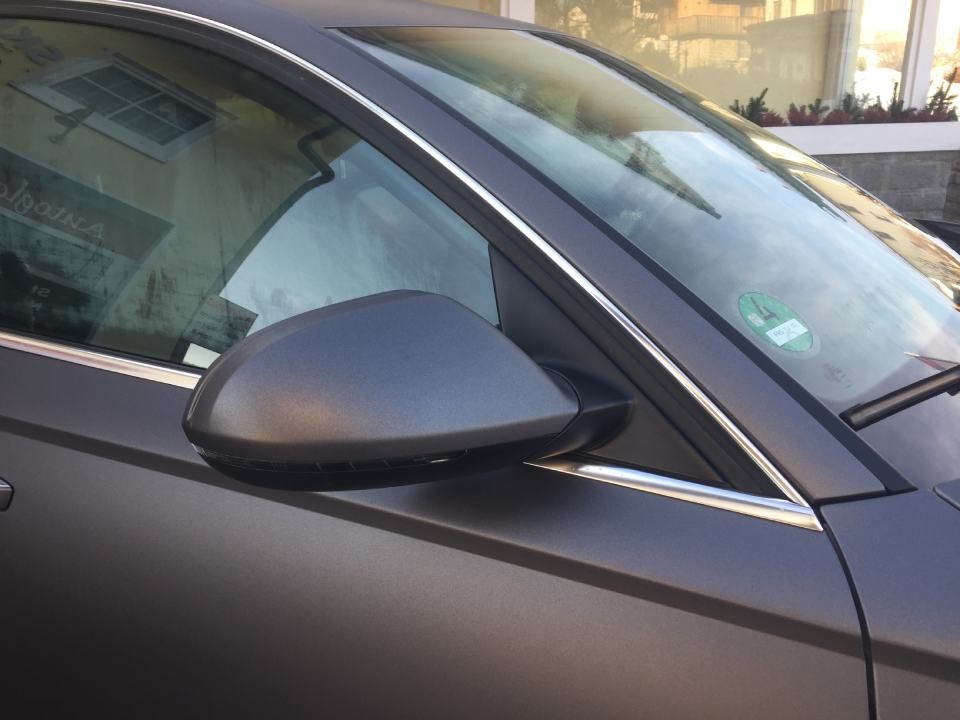 Folierung eines Autos, durchgeführt von der Autoglastechnik Robert Gigl GmbH